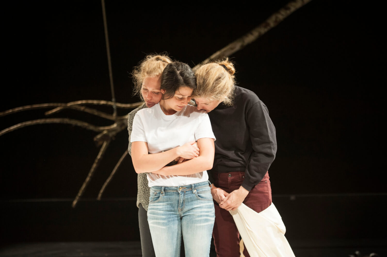 "Lupus in Fabula" am Theater Ulm: Nicola Schubert, Franziska Maria Pößl, Tini Prüfert