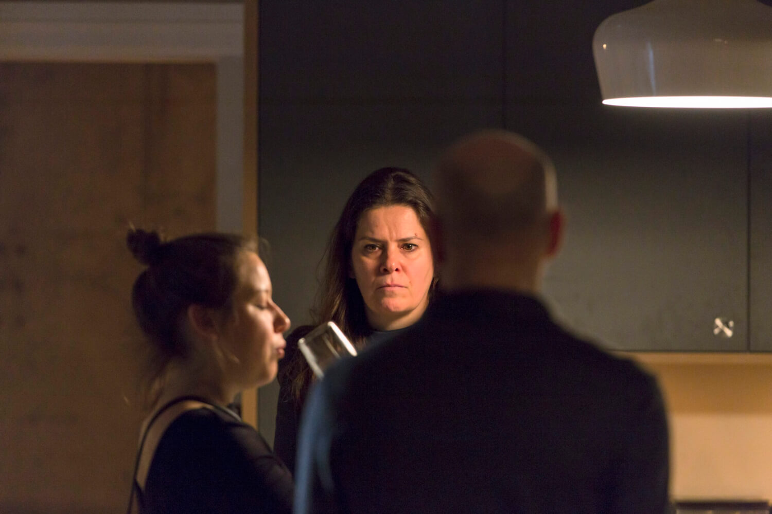 Josefine Israel, Julia Wieninger, Tilman Strauß in der Uraufführung von "Schlafende Männer"