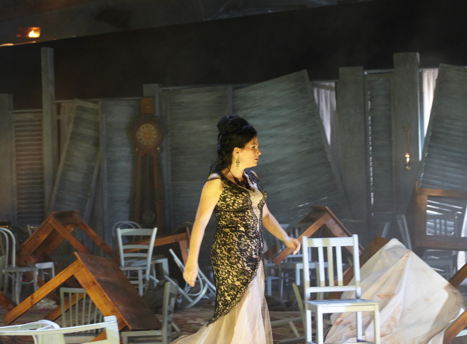 Agentin des Chaos: Kerstin Descher als Carmen in der Inszenierung von Lorenzo Fioroni.