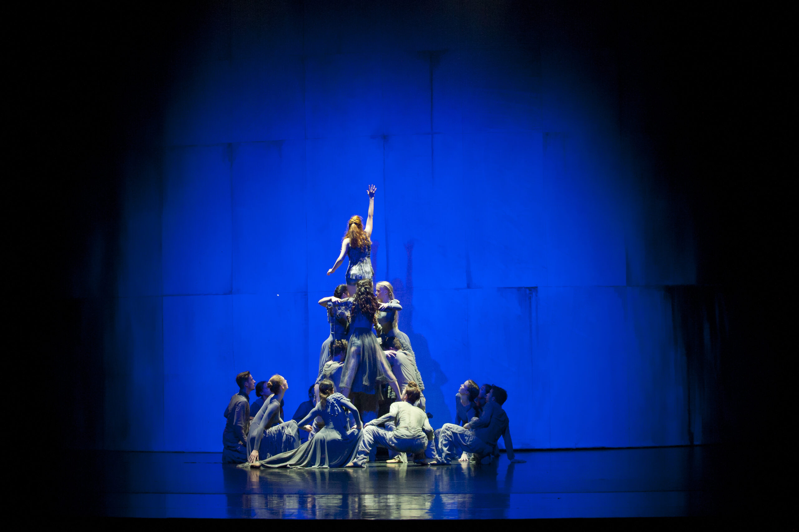 Ensembleszene aus "Treibgut", einem Choreografischen Musiktheater.