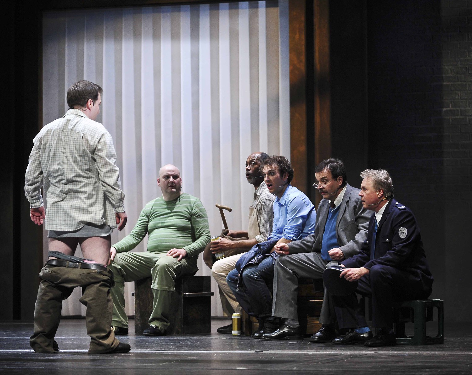 Strippen will geübt sein: Szene aus "The Full Monty" am Theater Chemnitz.