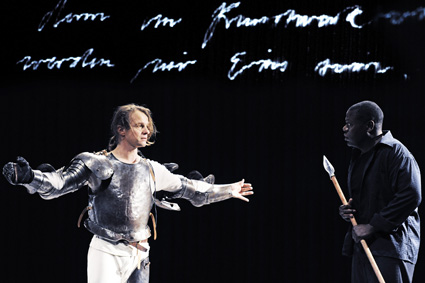 Rolf Romei (Parsifal) und Alfred Walker (Amfortas) im Basler "Parsifal".