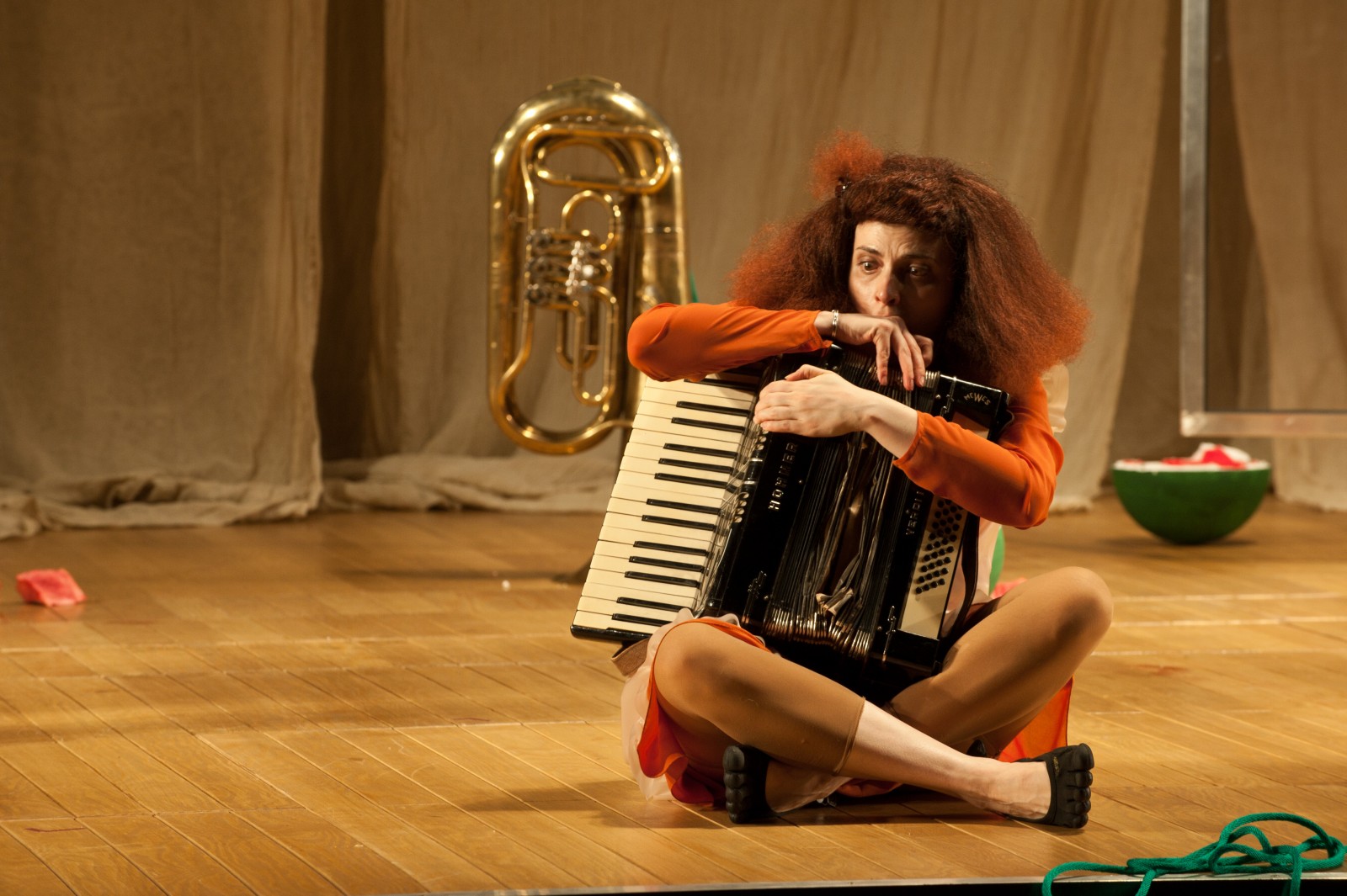 Rebecca Nelsen in der Titelpartie von Eunyoung Kims Musiktheater "Mama Dolorosa".