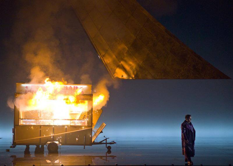 Szene aus Judith Weirs „Achterbahn“ bei den Bregenzer Festspielen.