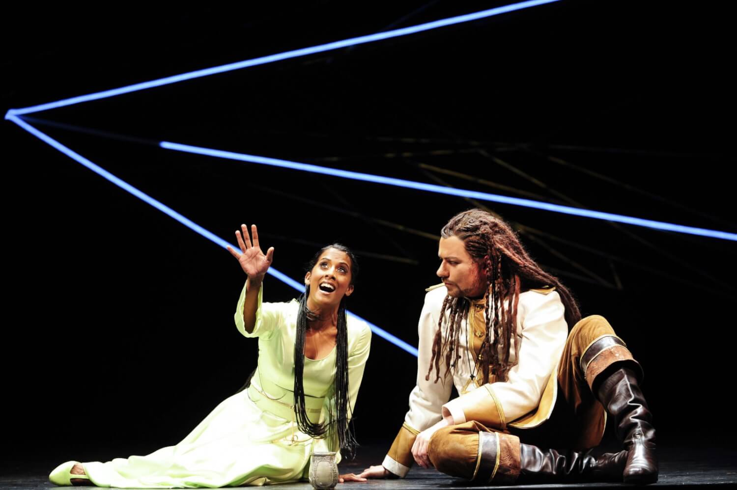 Judith Lefeber (Aida) und Christian Alexander Müller (Radames) in der Chemnitzer "Aida" von Elten John.