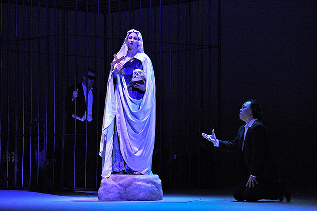 Jin Seok Lee als Giovanni da Procida am Theater Freiburg.