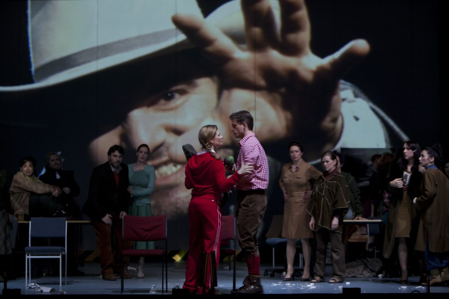 Michaela Maria Mayer (Jemmy) und Tilman Lichdi (Ruodi) in Elisabeth Stöpplers Nürnberger Inszenierung von Rossinis "Guillaume Tell".