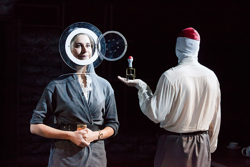 Stempel unter sich (Florentine Krafft und Michael Brandt) in der Uraufführung von "Hohe Auflösung" am Staatstheater Karlsruhe