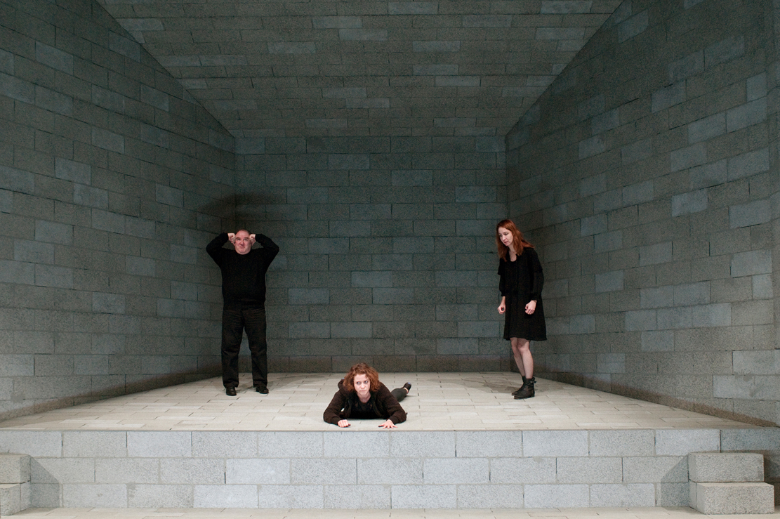 Udo Samel, Bettina Kerl und Claudia Hübbecker in "Tage unter" bei spielzeit europa, demnächst auch am Düsseldorfer Schauspielhaus.
