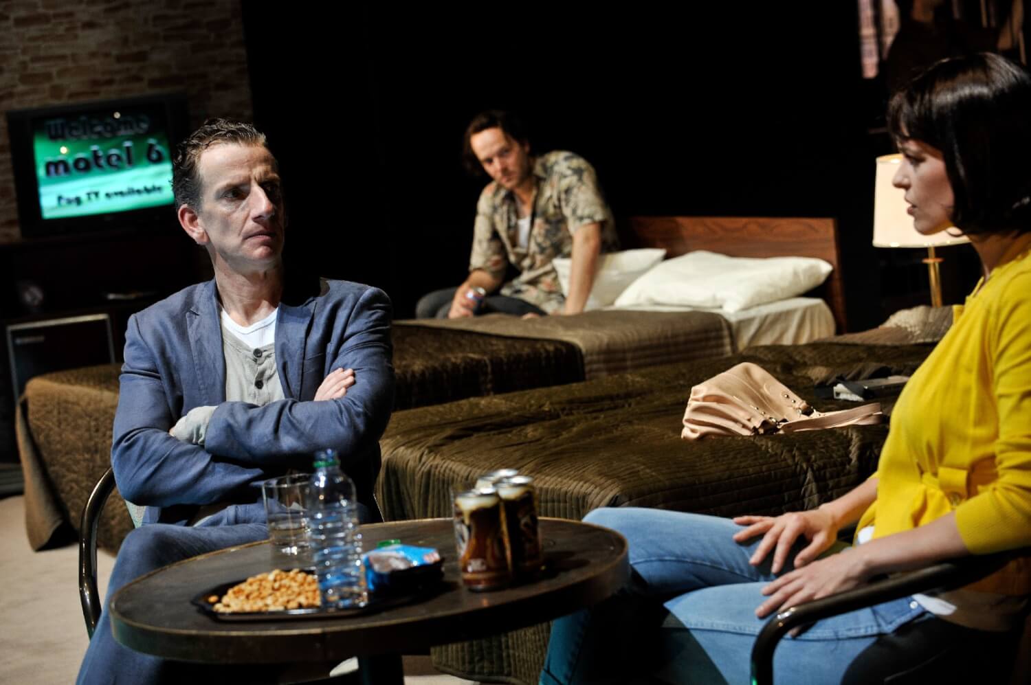 Bernd Moss (Jon), Felix Goeser (Vince) und Nina Hoss (Amy) in "Tape" an den Kammerspielen des DT Berlin.