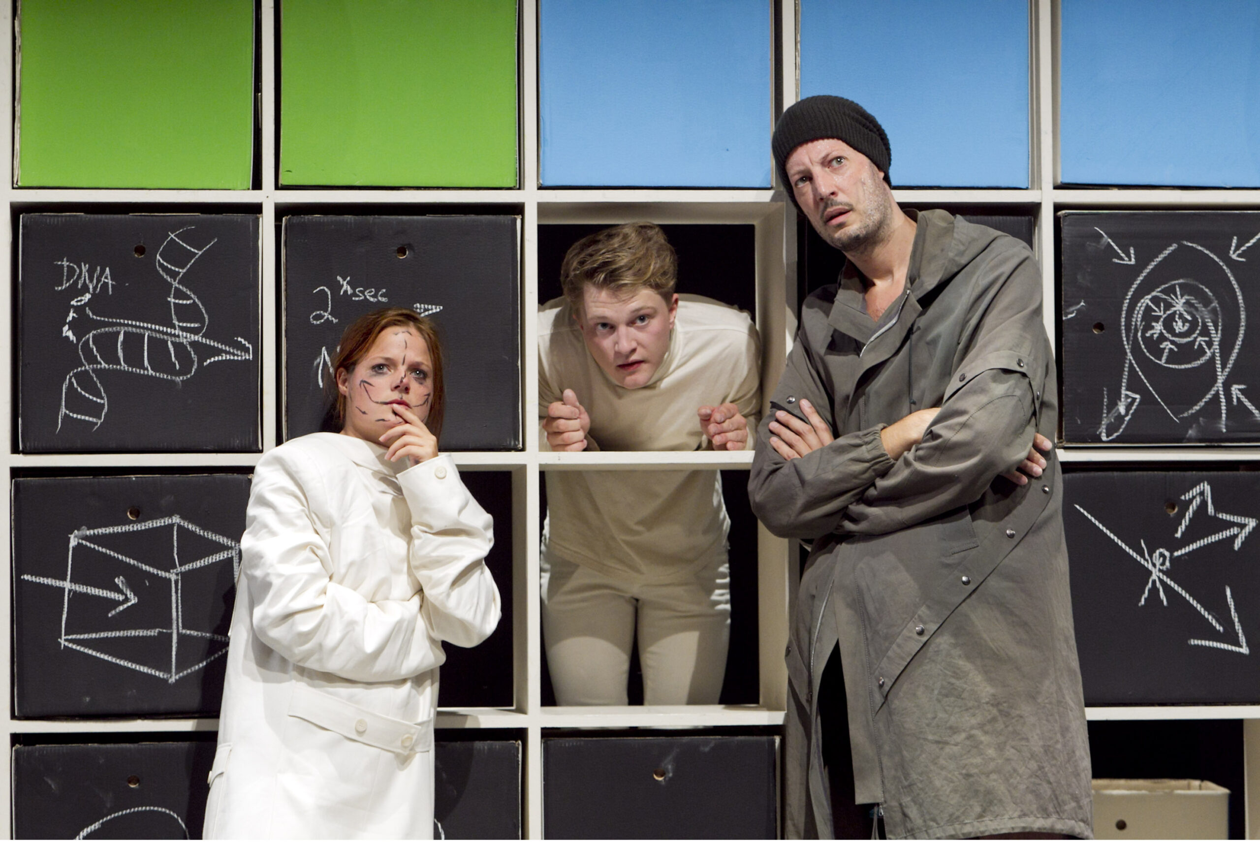 Annika Schilling, Jonas Friedrich Leonhardi und Philipp Lux in Christian Lollikes "Das normale Leben".