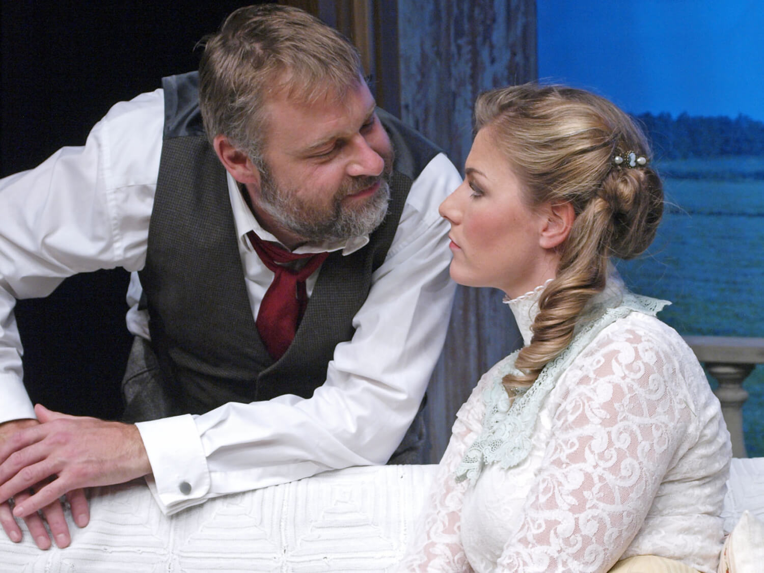 Oskar Ketelhut (Wanja) und Birthe Gerken (Helene) in "Unkel Wanja" am Ohnsorg-Theater Hamburg.