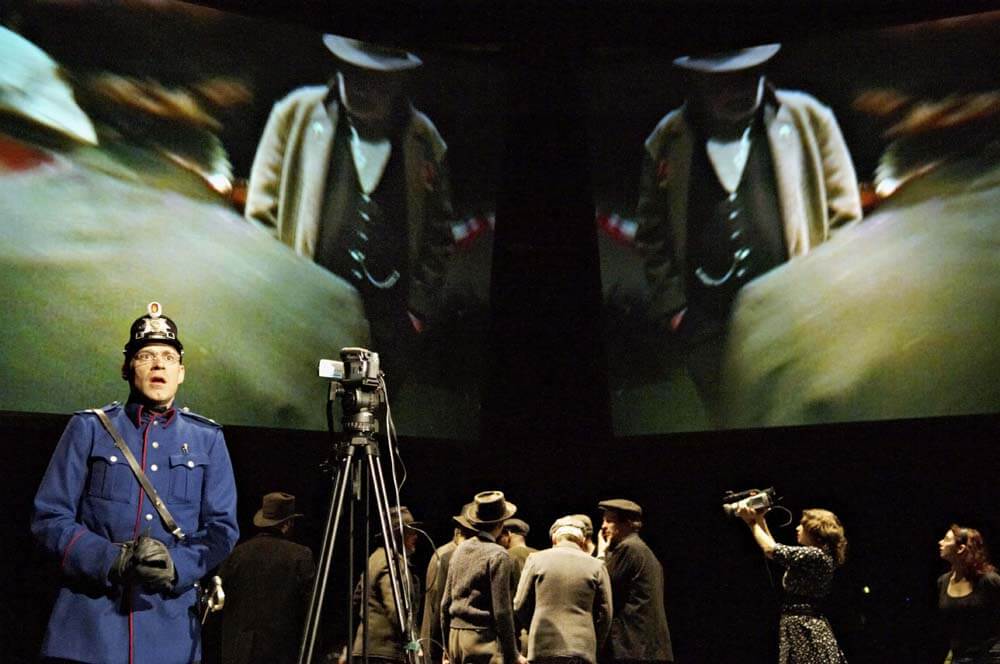 "Bauern, Bonzen, Bomben" am Schauspiel Hannover.