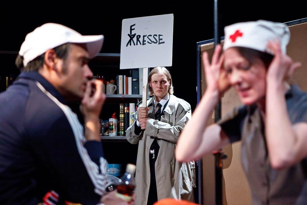 Richard Barenberg, Sergej Lubic und Anja Schweitzer in "Angst und Abscheu in der BRD" am Theater Oberhausen.