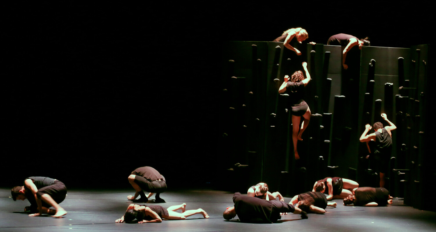 Die Kibbutz Contemporary Dance Company mit "Lullaby for Bach" bei den Movimentos Festwochen in Wolfsburg