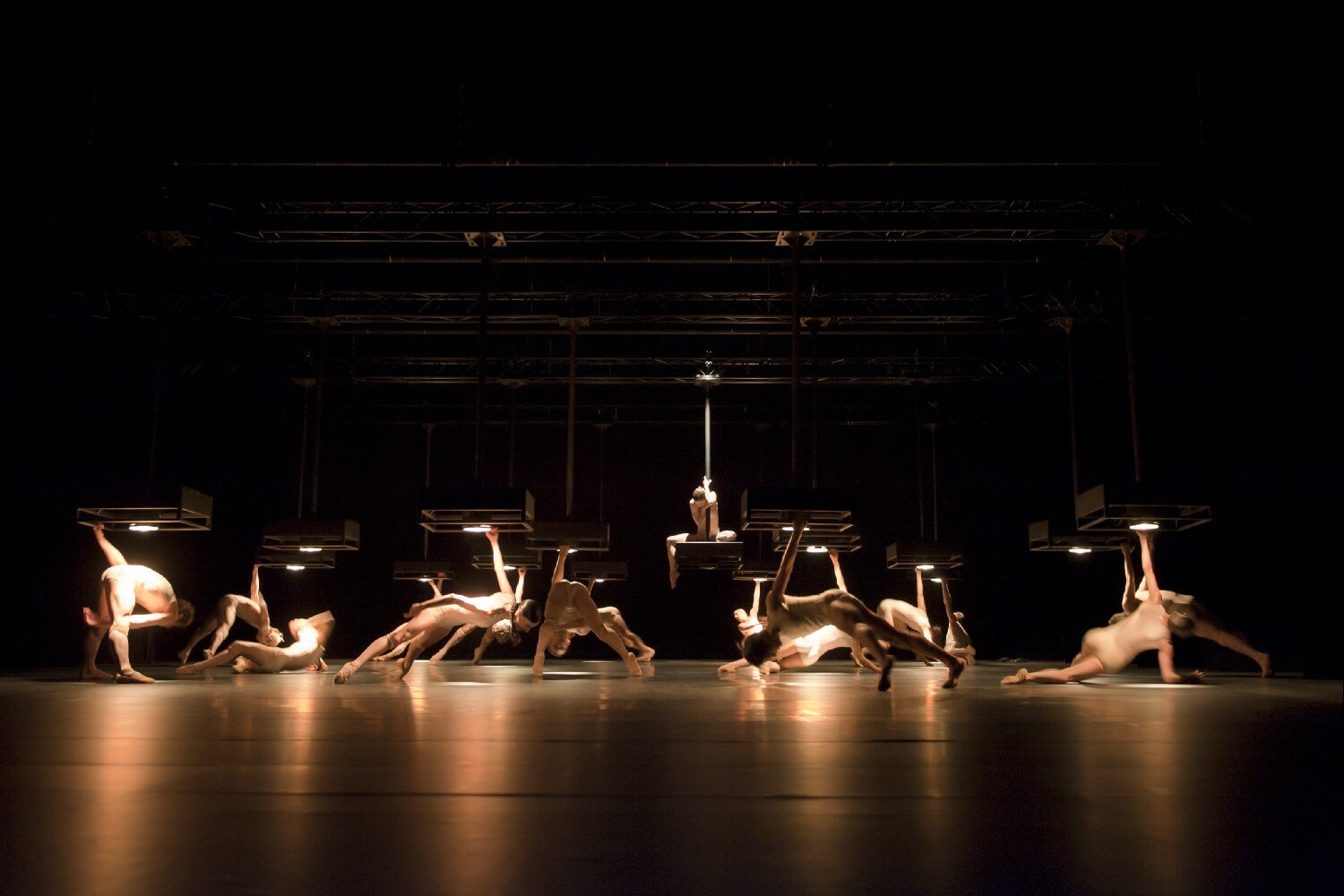 Ensemble in Goyo Monteros, „Im Treibhaus" am Staatstheater Nürnberg.