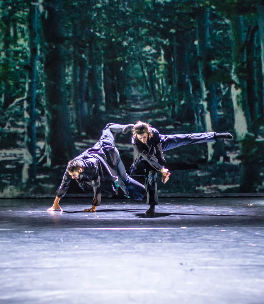 Simonefredericke Scacchetti und Simone Elliott in Yuki Moris „Loops“ 