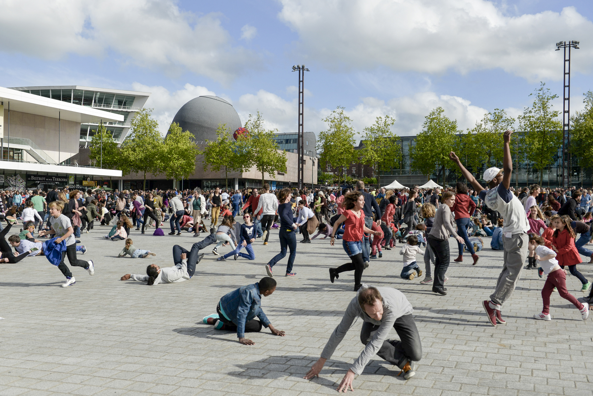 Tanz für alle auf dem Berliner Tempelhof: "Fous de danse"