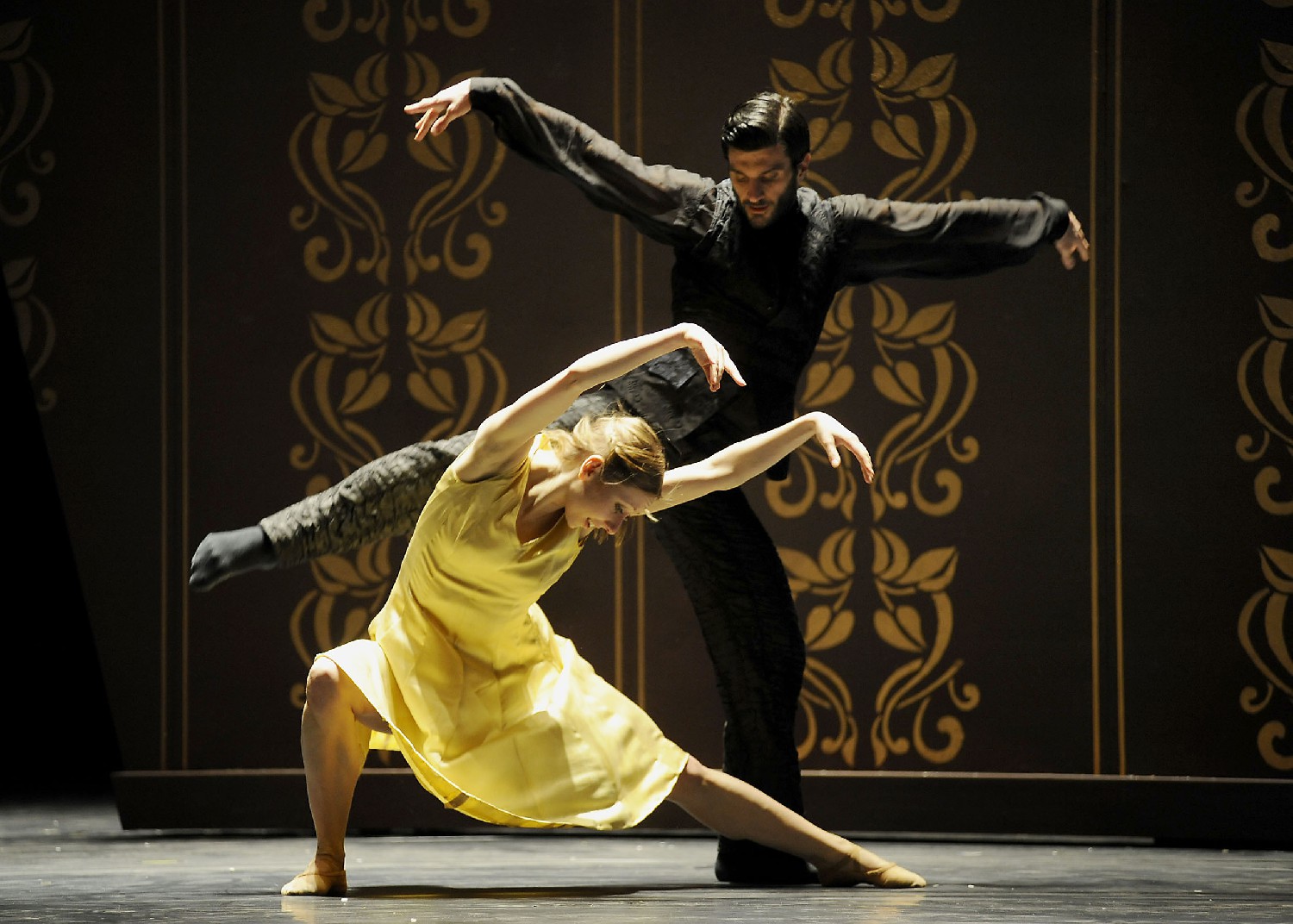 Valeria Lampadova (Judith) und Giuseppe Spota (Blaubart) in Stephan Thoss’ Ballett „Blaubarts Geheimnis“.
