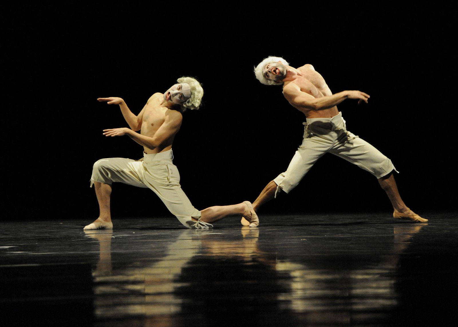 Burleske Szene aus Jiri Kilians "Sechs Tänze", dem dritten Teil des Ballettabends.