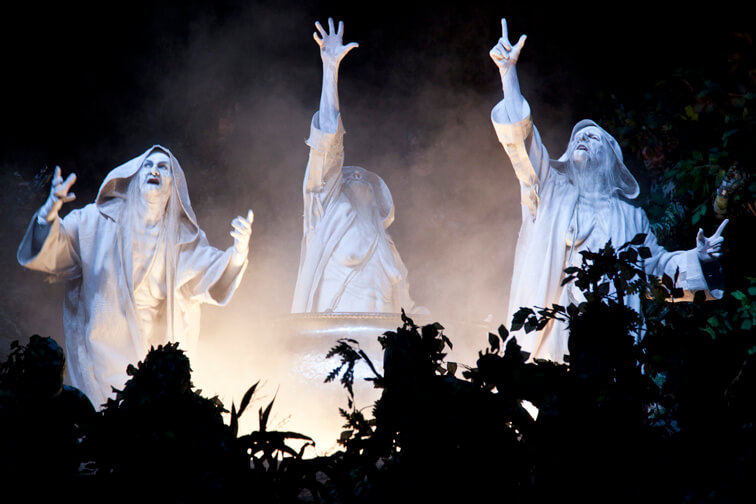 Verdis „Macbeth“ in Salzburg 2011: Robert Christott, Stephan Schäfer, Volker Wahl (Drei Hexen).