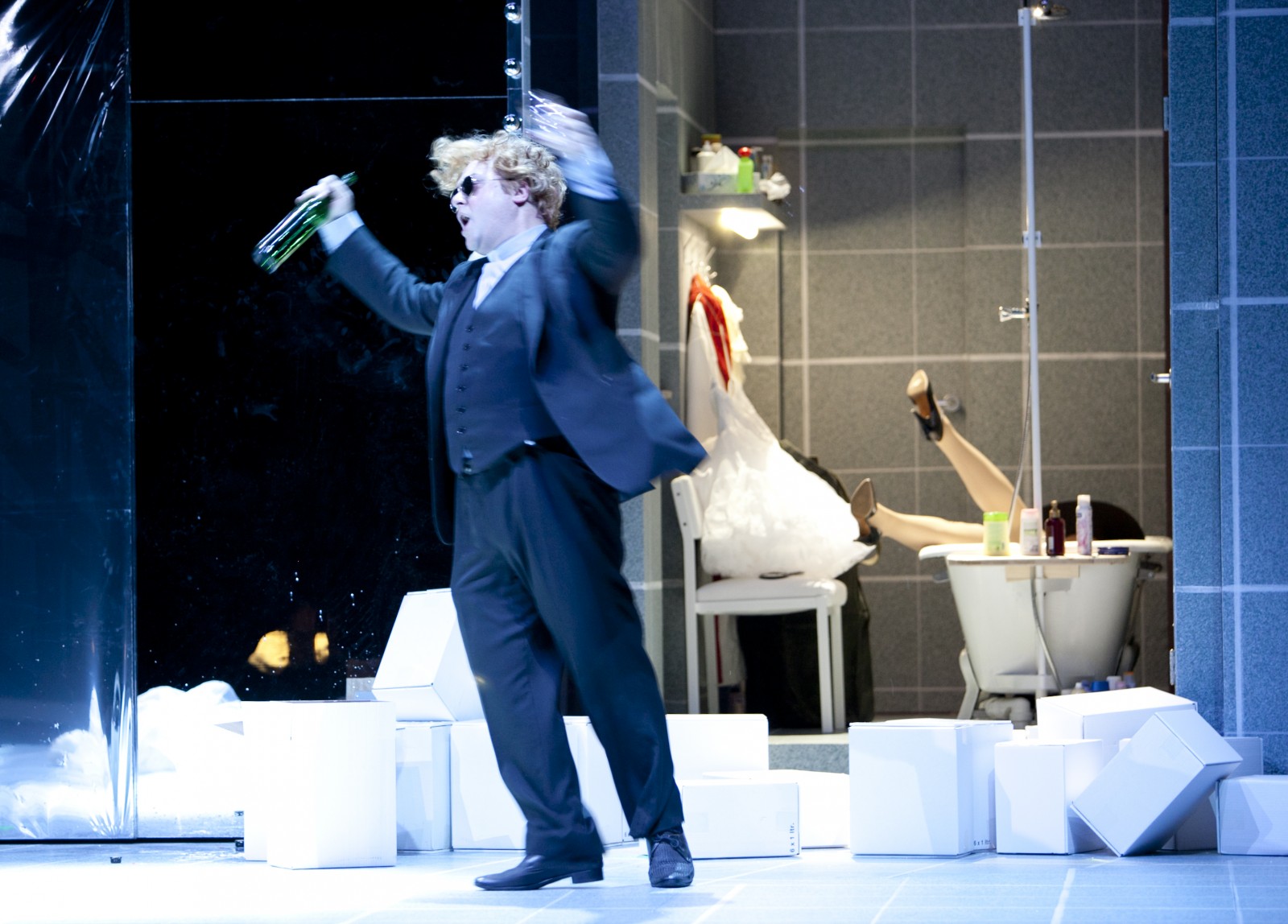 Alexander Spemann als Piet vom Fass  in "Le Grand Macabre" am Staatstheater Mainz.