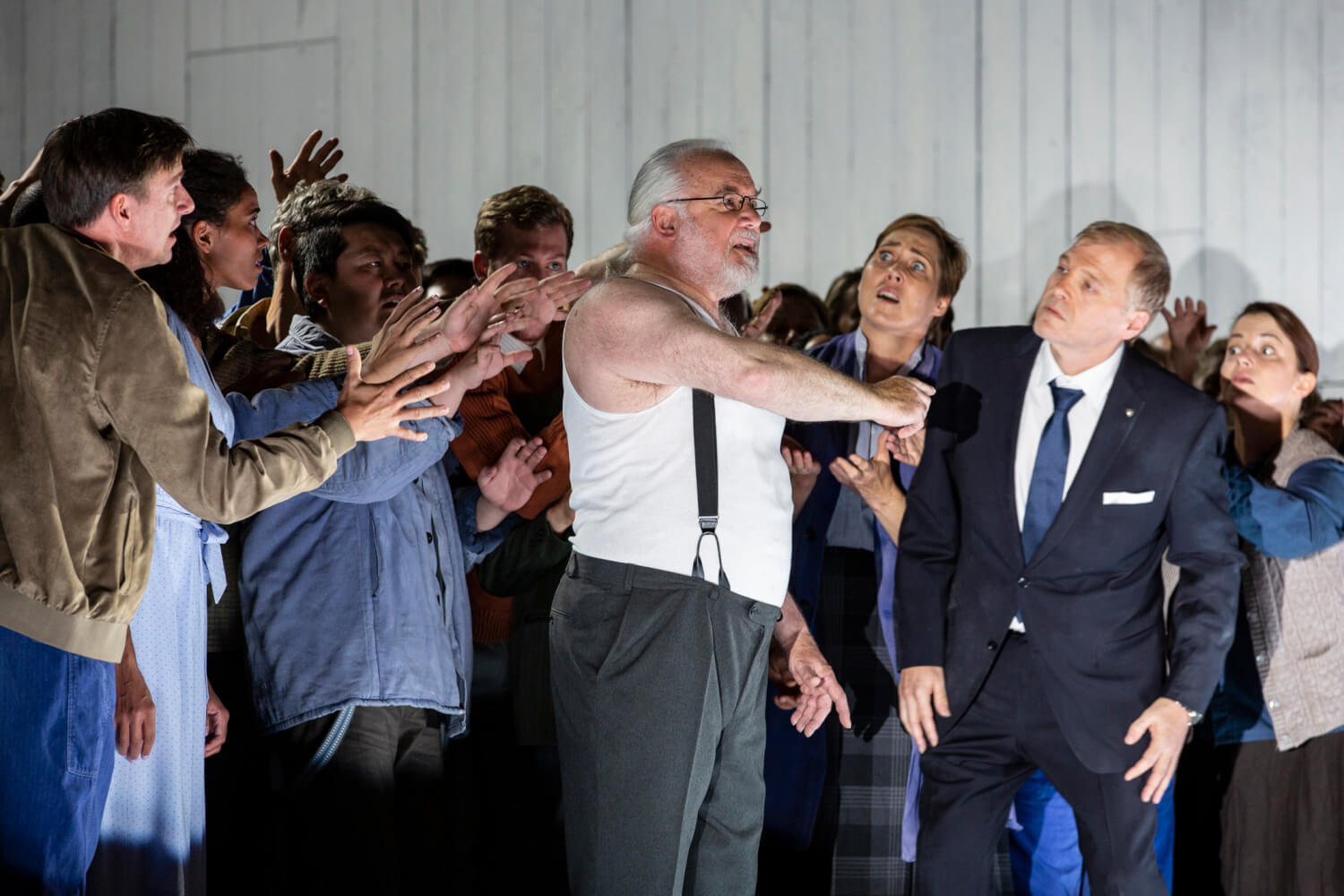 "Moses und Aron" an der Semperoper Dresden: John Tomlinson (Moses) und Lance Ryan (Aron) 