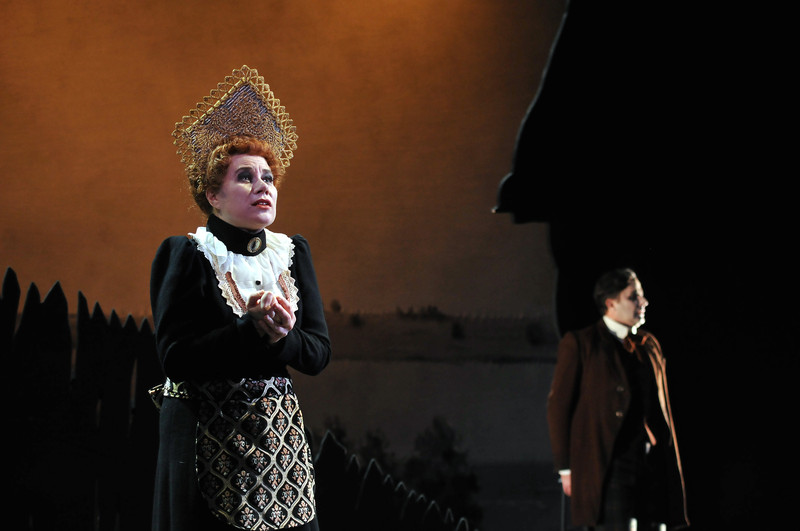Valérie Suty in Lydia Steiers "Kátja Kabanova"-Inszenierung am Oldenburgischen Staatstheater.