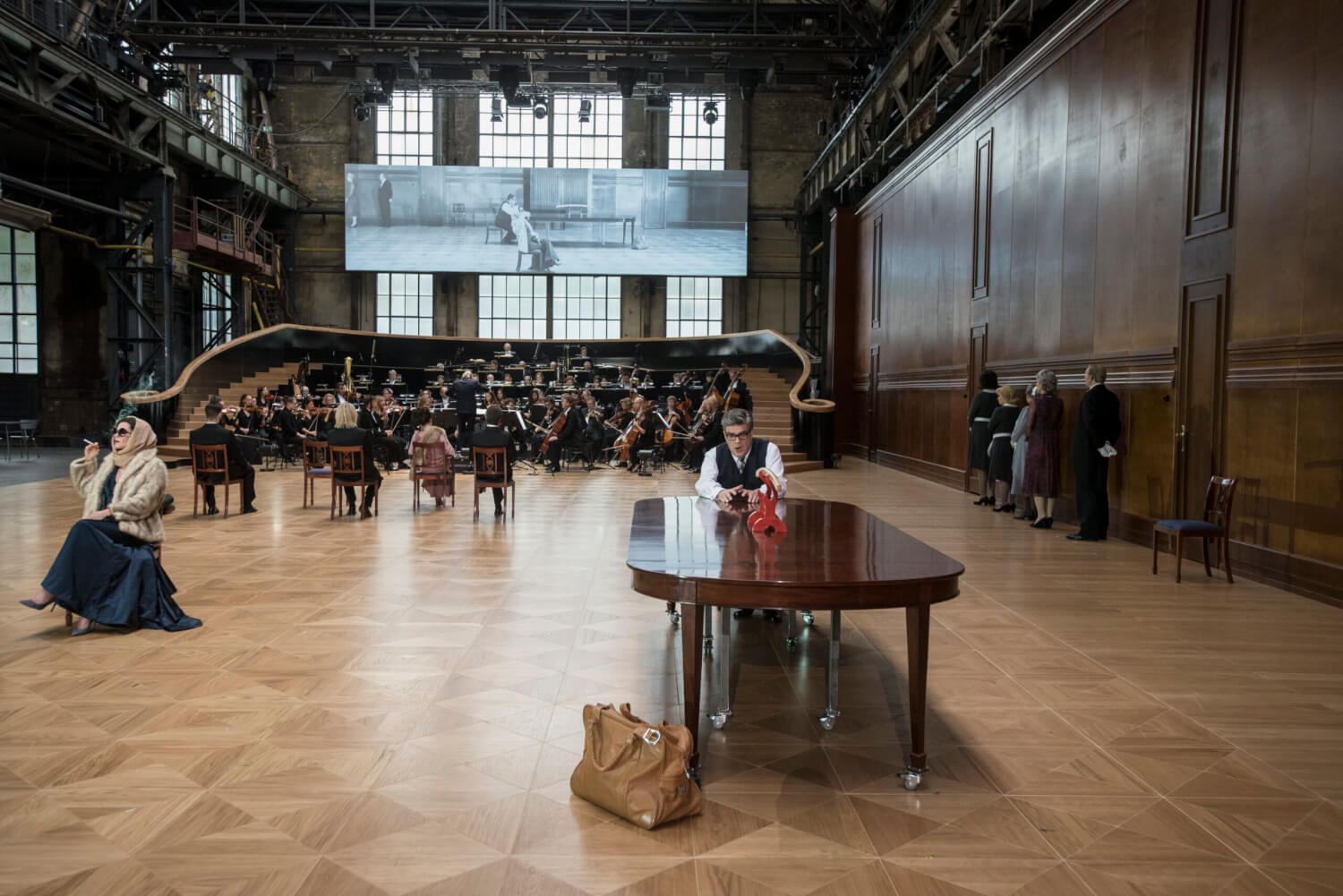 'Großbürgerliche' Leere mit dekorativem Orchester