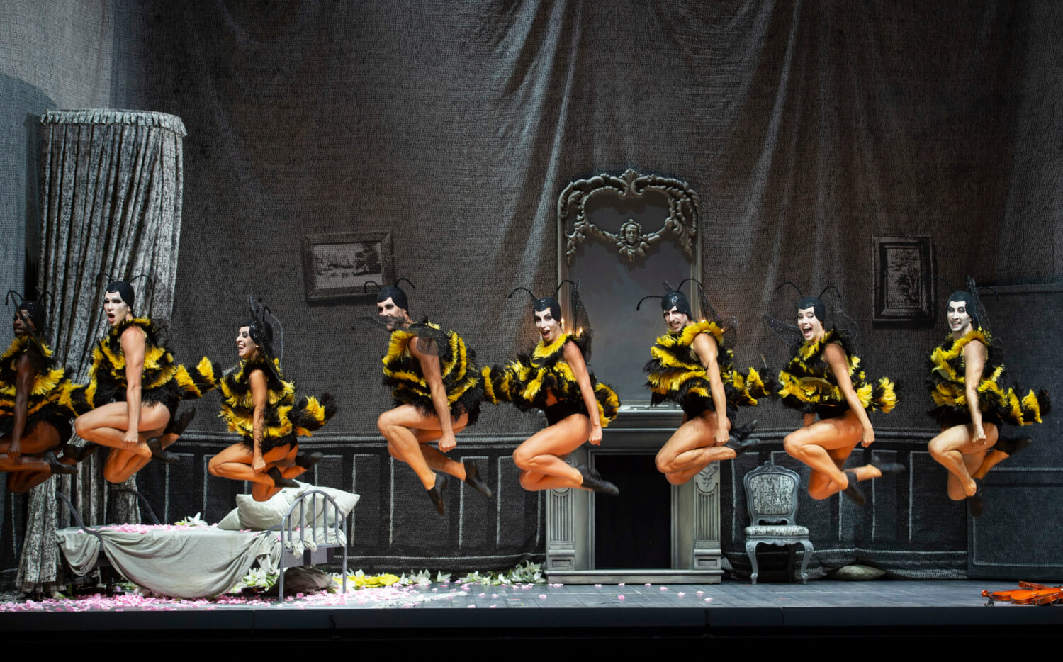 Barrie Koskys Ballett der wildgewordenen Bienen