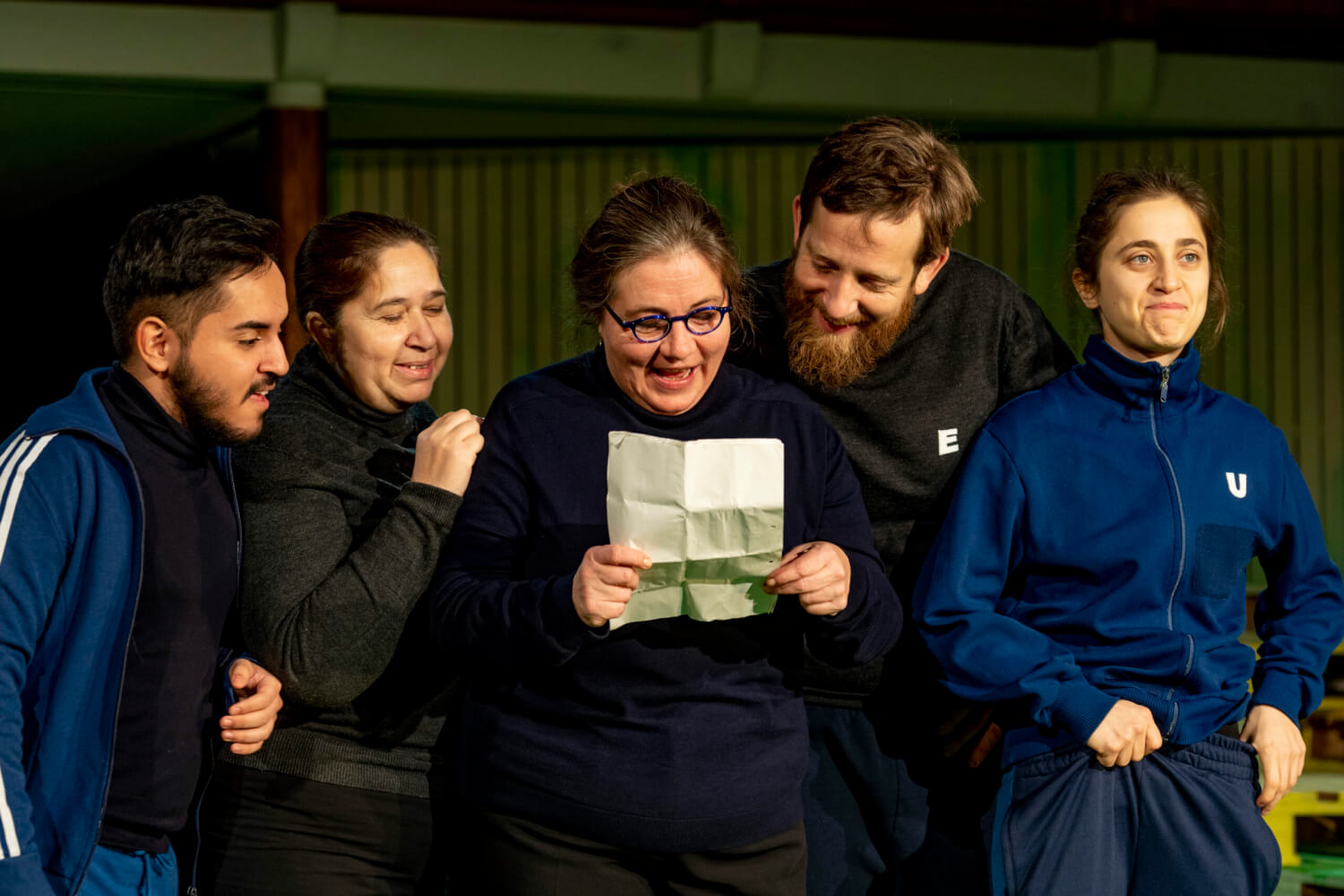 Die enorme Spielfreude rettet den Abend: hier Benjamin Nazemi, Zumreta Sejdovic, Bettina Stucky, Jannik Nowak und Gala Othero Winter.