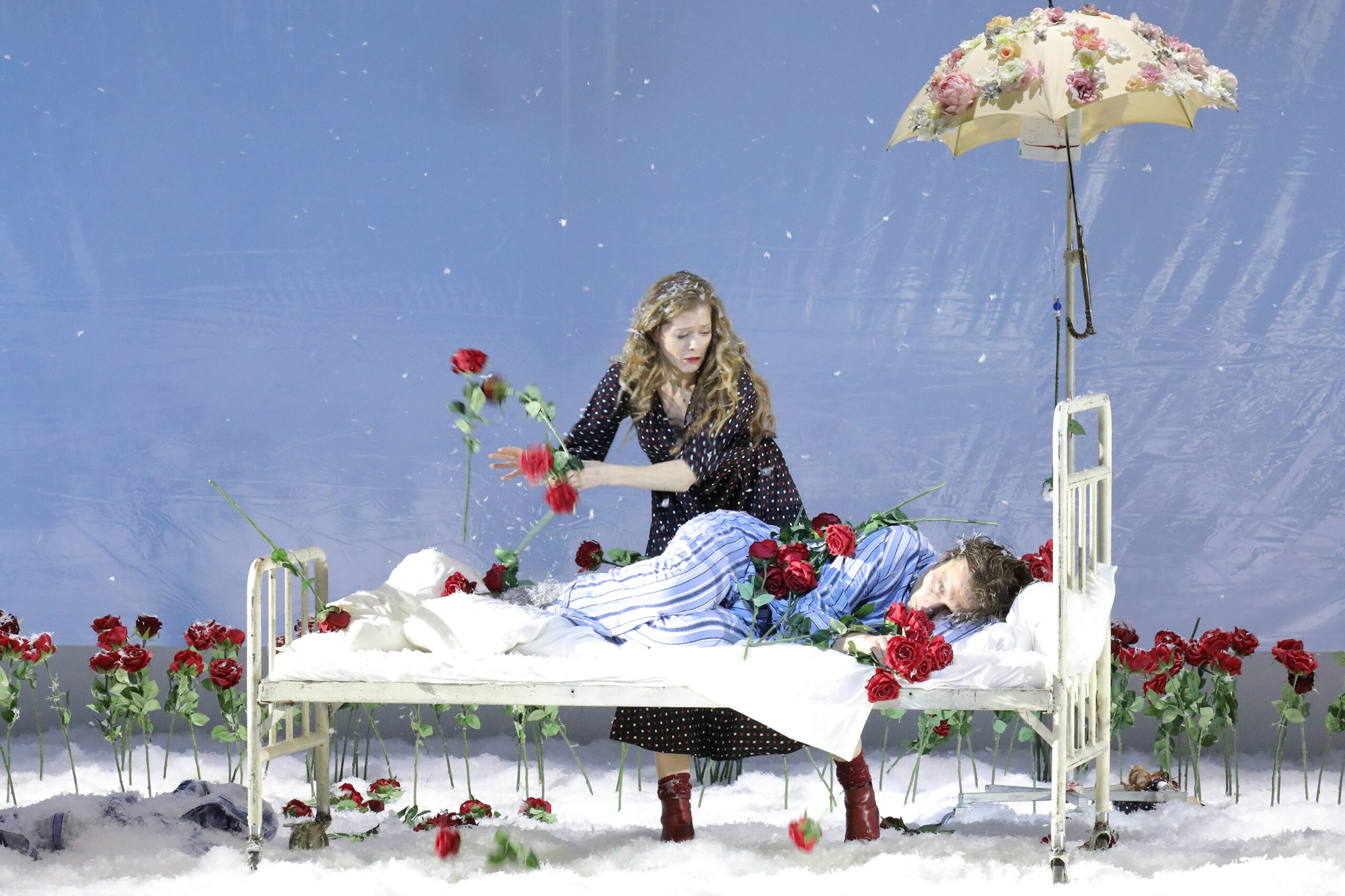 "The Snow Queen", hier mit Barbara Hannigan als Gerda und Thomas Gräßle als Double von Kay