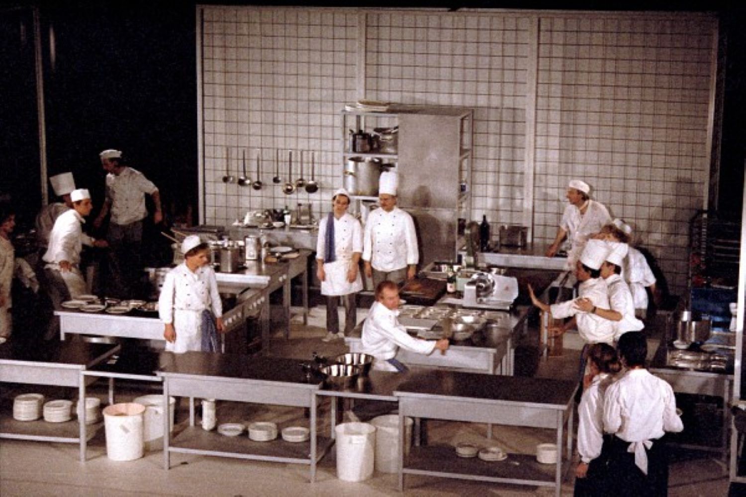 Szenenbild der Produktion, die im November 1990 im Theaterhaus Düsseldorf ihre Premiere erlebte