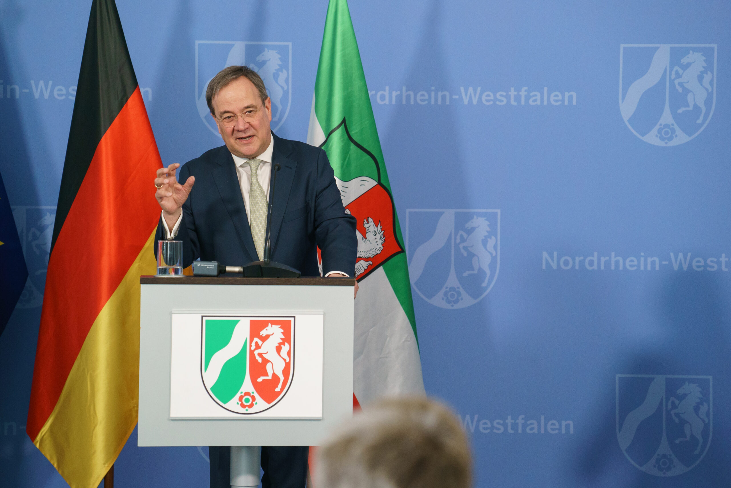 NRW-Ministerpräsident Armin Laschet bei der Öffnungs-Pressekonferenz