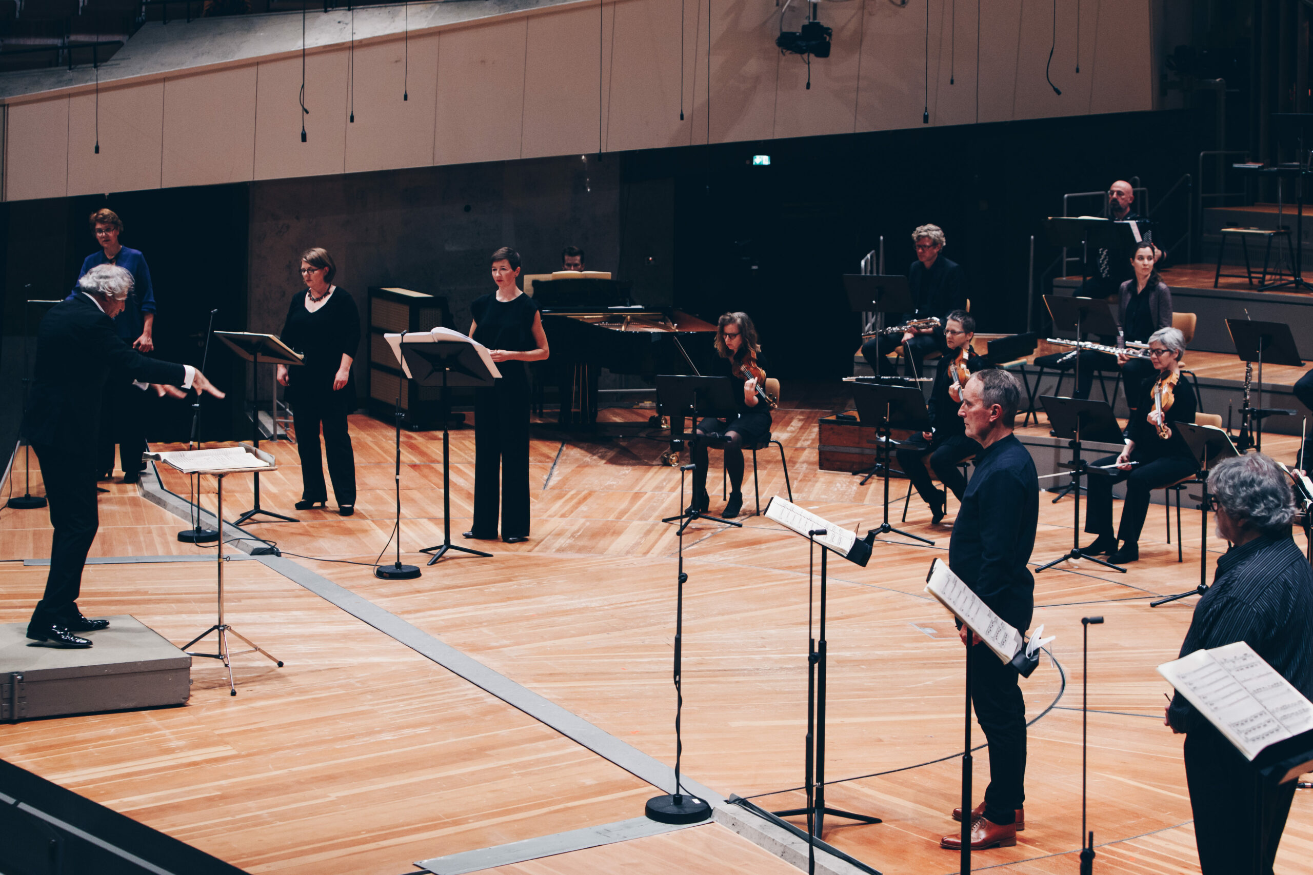 Proben für eine Aufführung auf Abstand: Das Klangforum Wien in der Berliner Philharmonie