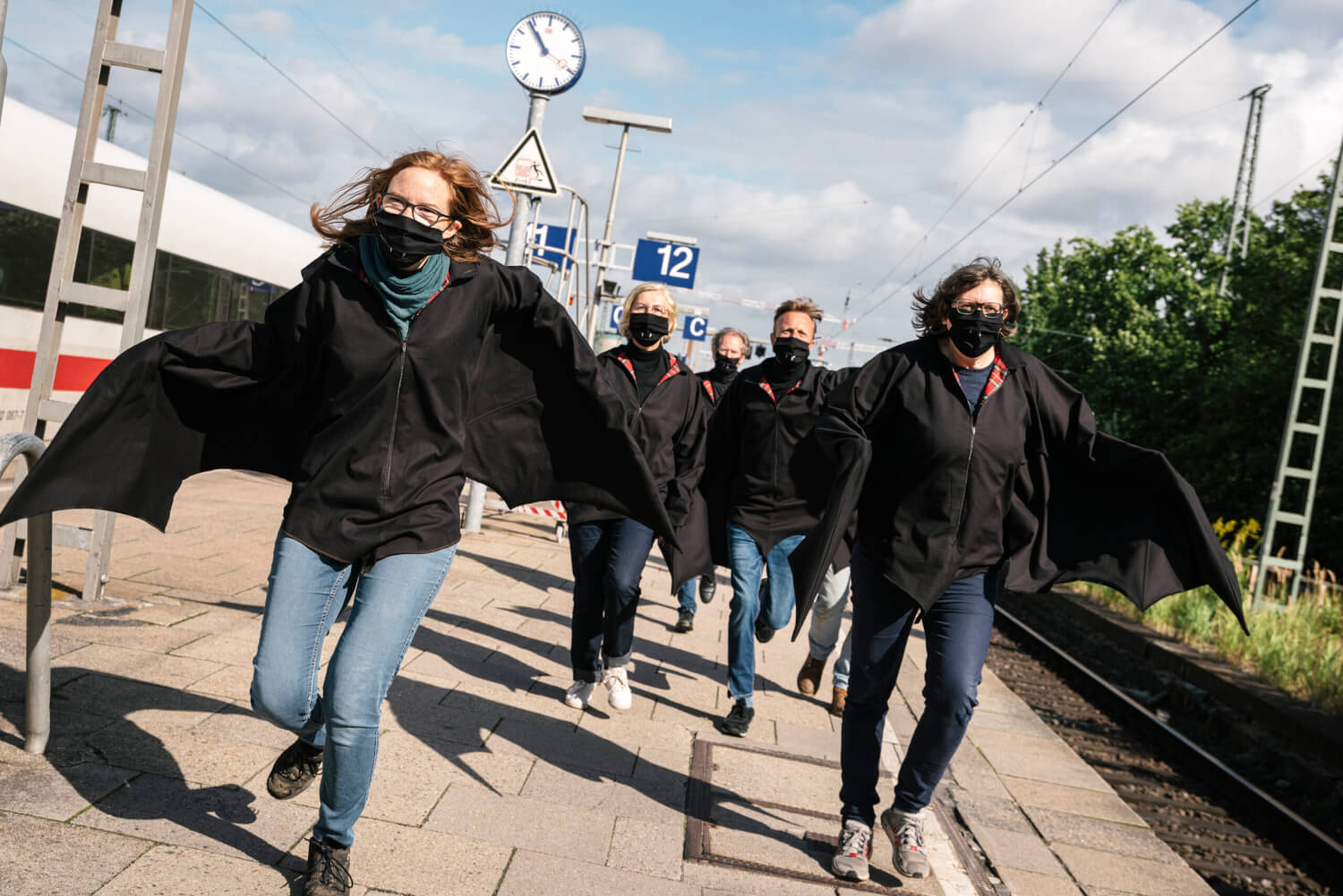 Fledermäuse als Einheitsblockade? Szene aus „Rübermachen: Das Stück”