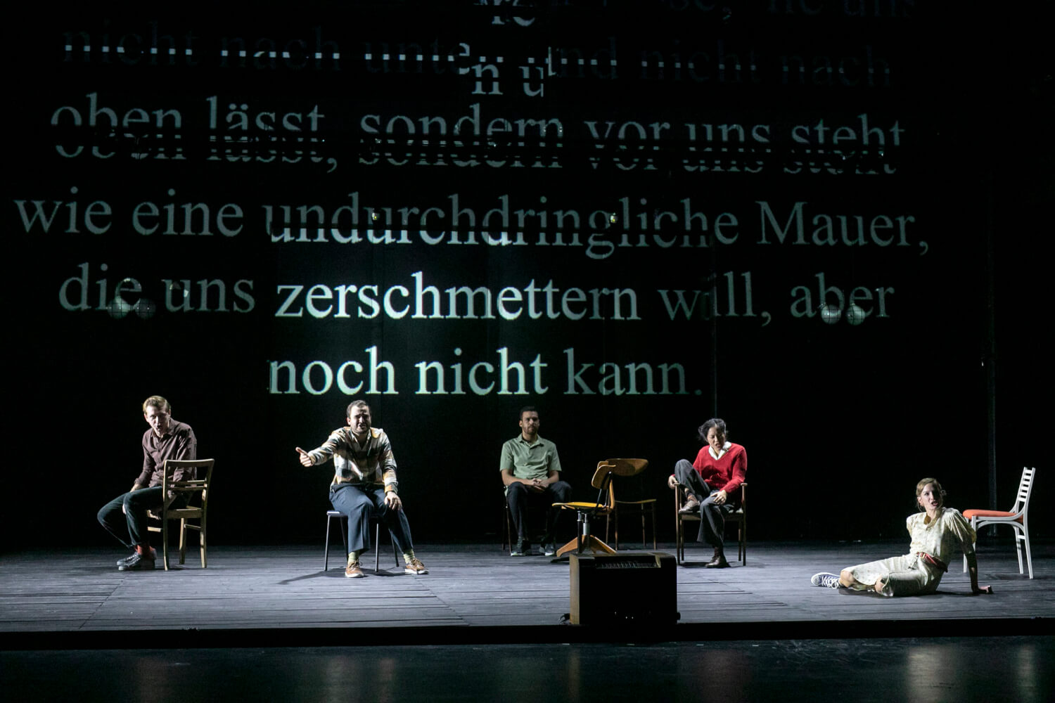 Eduard Lind, Ali Aykar, Ron Iaymu, Felicia Chin-Malenski, Natalie Hanslik in „Liebe Kitty“