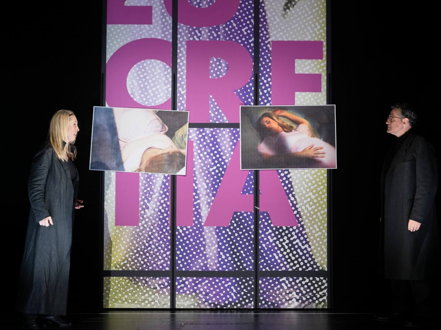 Anna Gabler und Bernhard Berchtold als „Female Chorus“ und „Male Chorus“