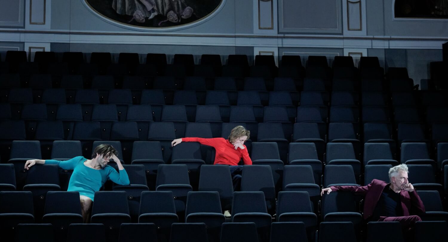 Max Simonischek, Maren Eggert und Bernd Moss (v.l.) im Bühnenraum der Kammerspiele am Deutschen Theater