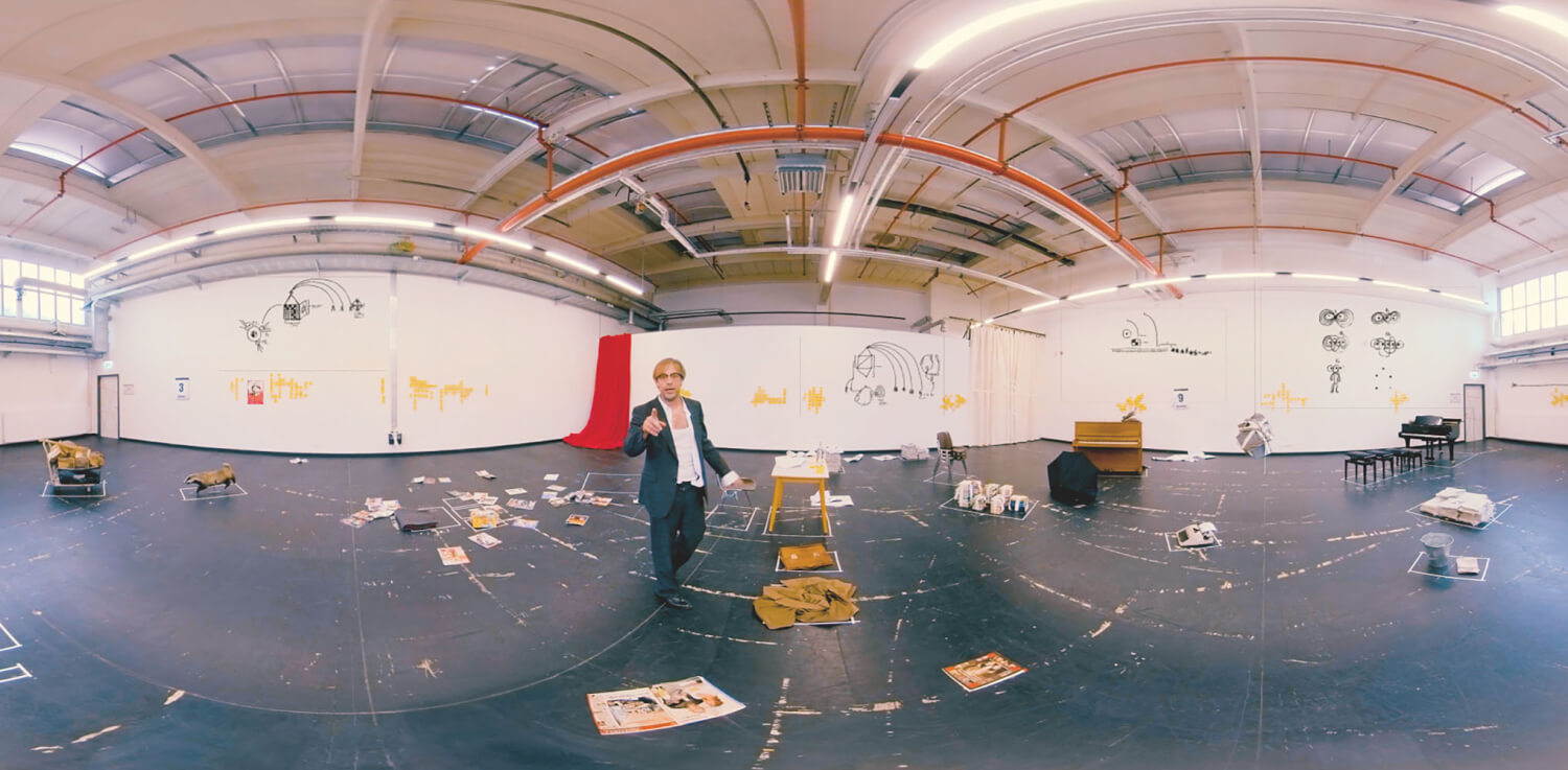 Thomas Prazak im „Tagebuch eines Wahnsinnigen“ in VR vom Staatstheater Augsburg