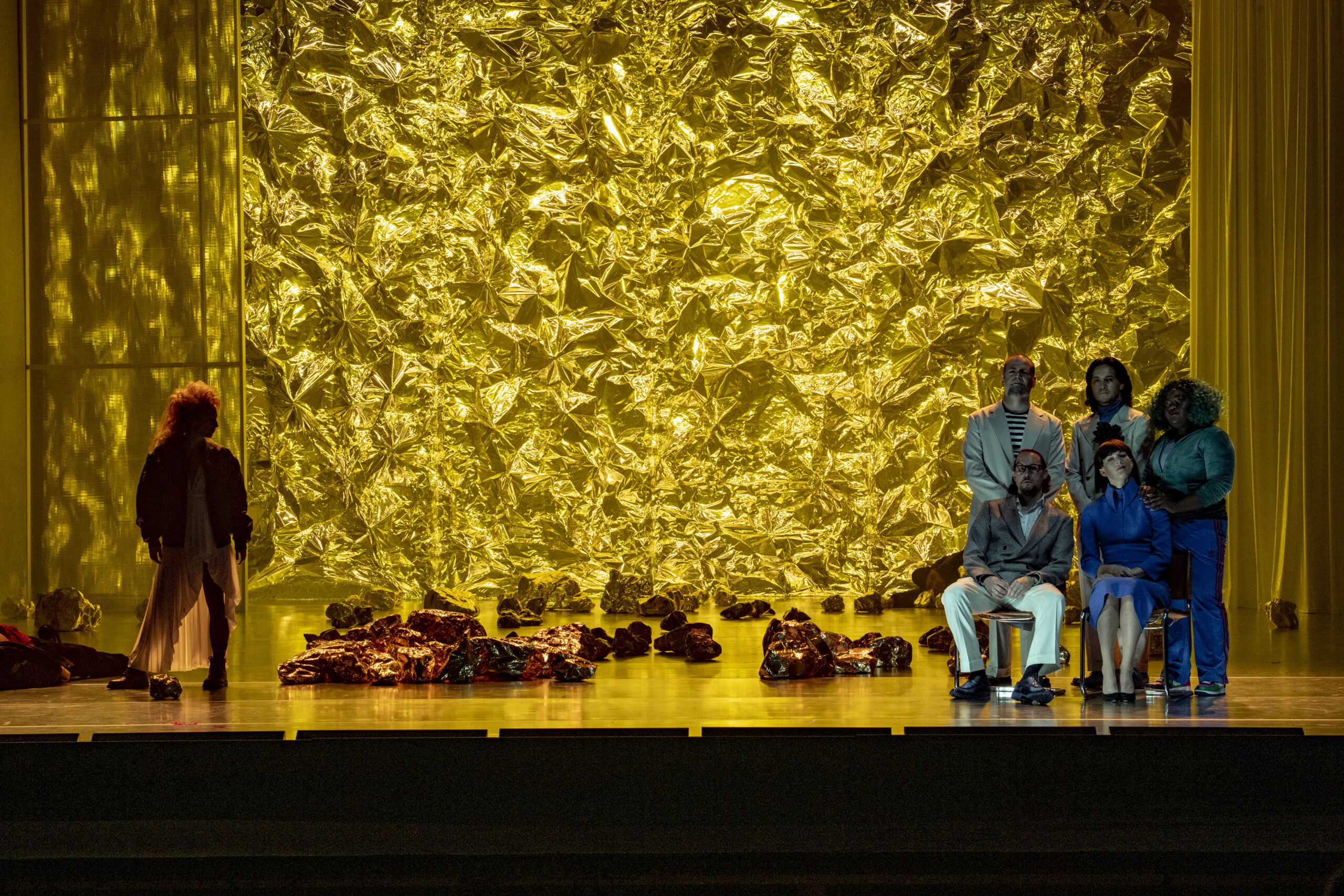 Szene aus dem „Rheingold” an der Oper Bern