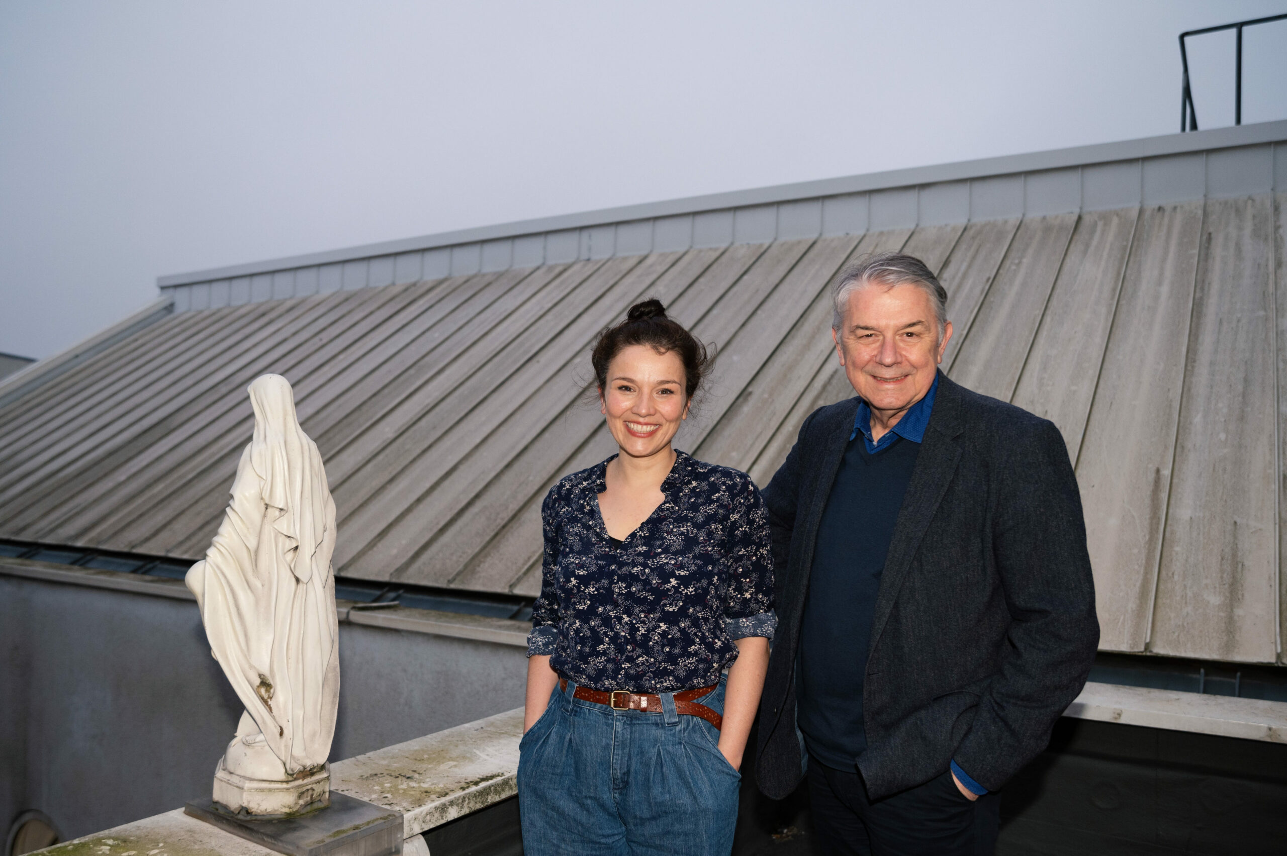 Nora und Ulrich Khuon auf der Dachterrasse des Schauspielhauses Hannover