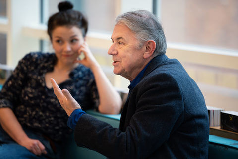 Das Gespräch fand im Foyer des Schauspiel Hannover statt (Foto: Kerstin Schomburg)