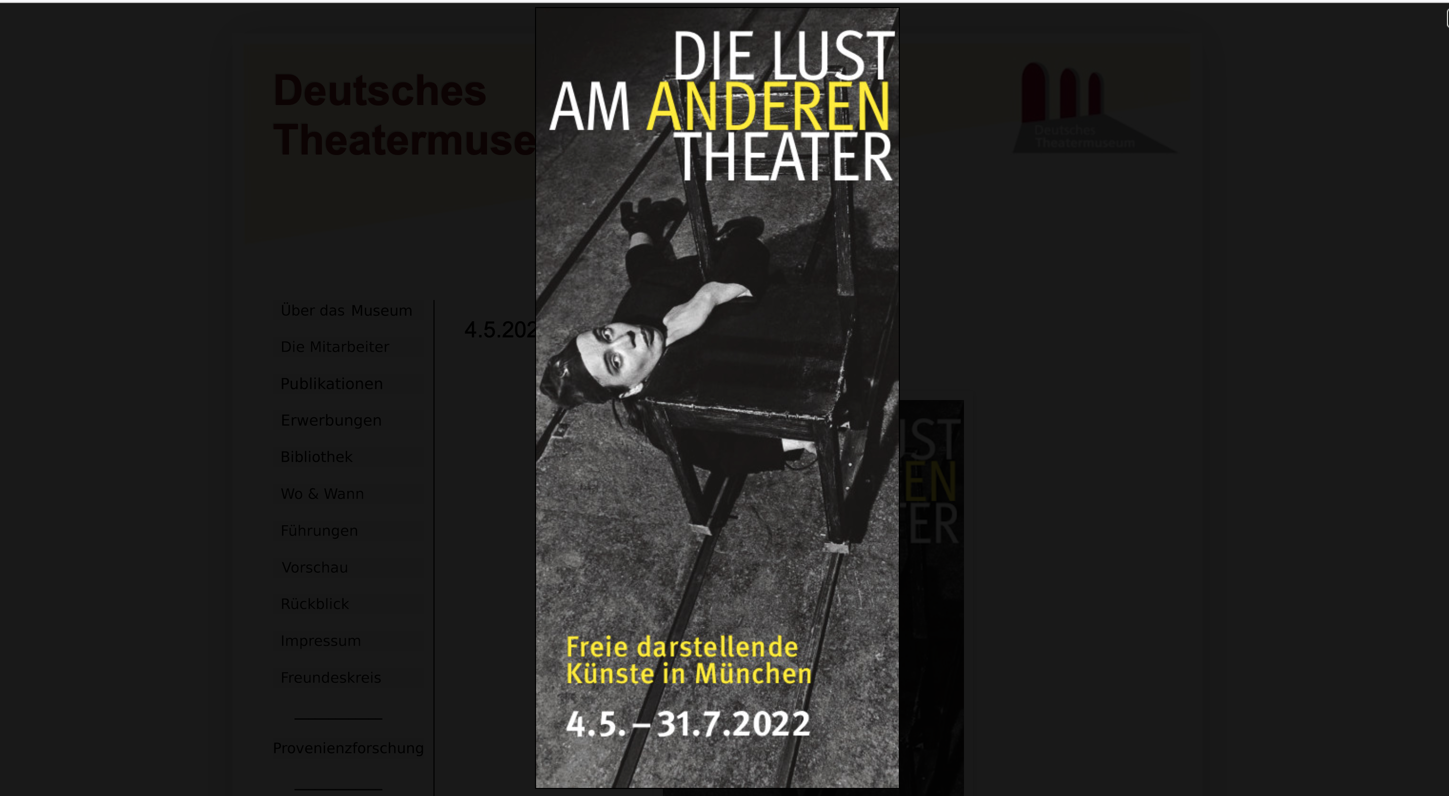 Sylvia Panter in ihrem Projekt „Fälschung wie sie ist, unverfälscht", 1994 im ehemaligen Pathos transport theater, dem heutigen PATHOS München