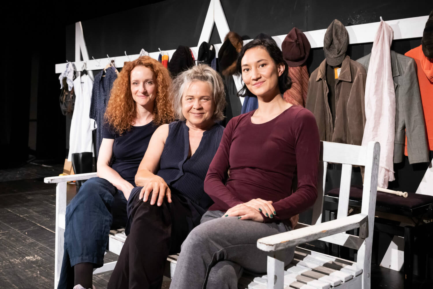 Das Ensemble von „Altes Land“ der Theaterei Herrlingen mit Lisa Wildmann, Ursula Berlinghof und Agnes Decker, ausgezeichnet als „Zeitgenössisches Drama“.