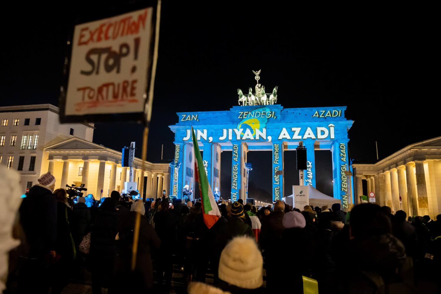 Solidaritätsaktion mit Protesten im Iran am Brandenburger Tor