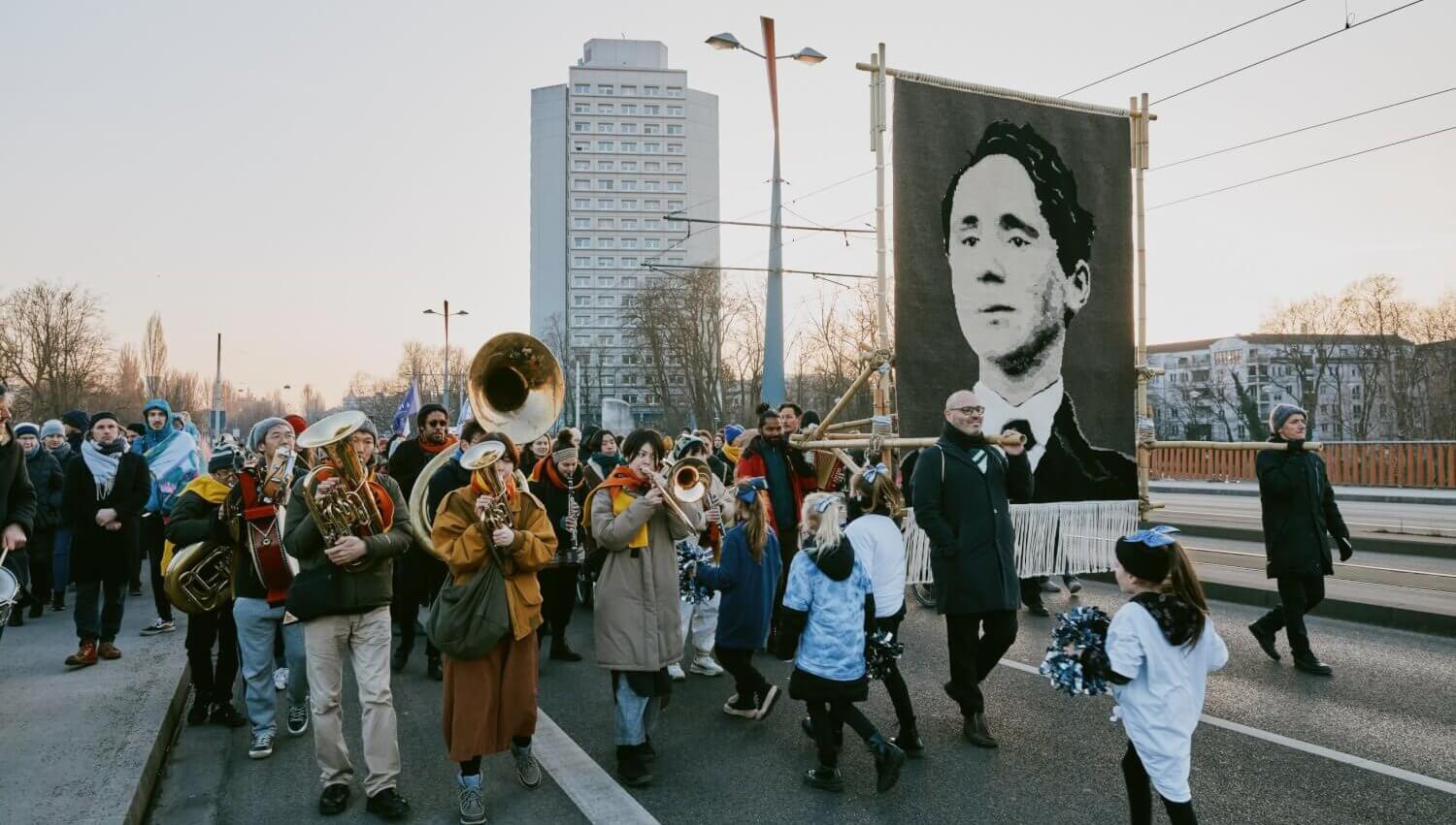 Brecht-Parade in Augsburg