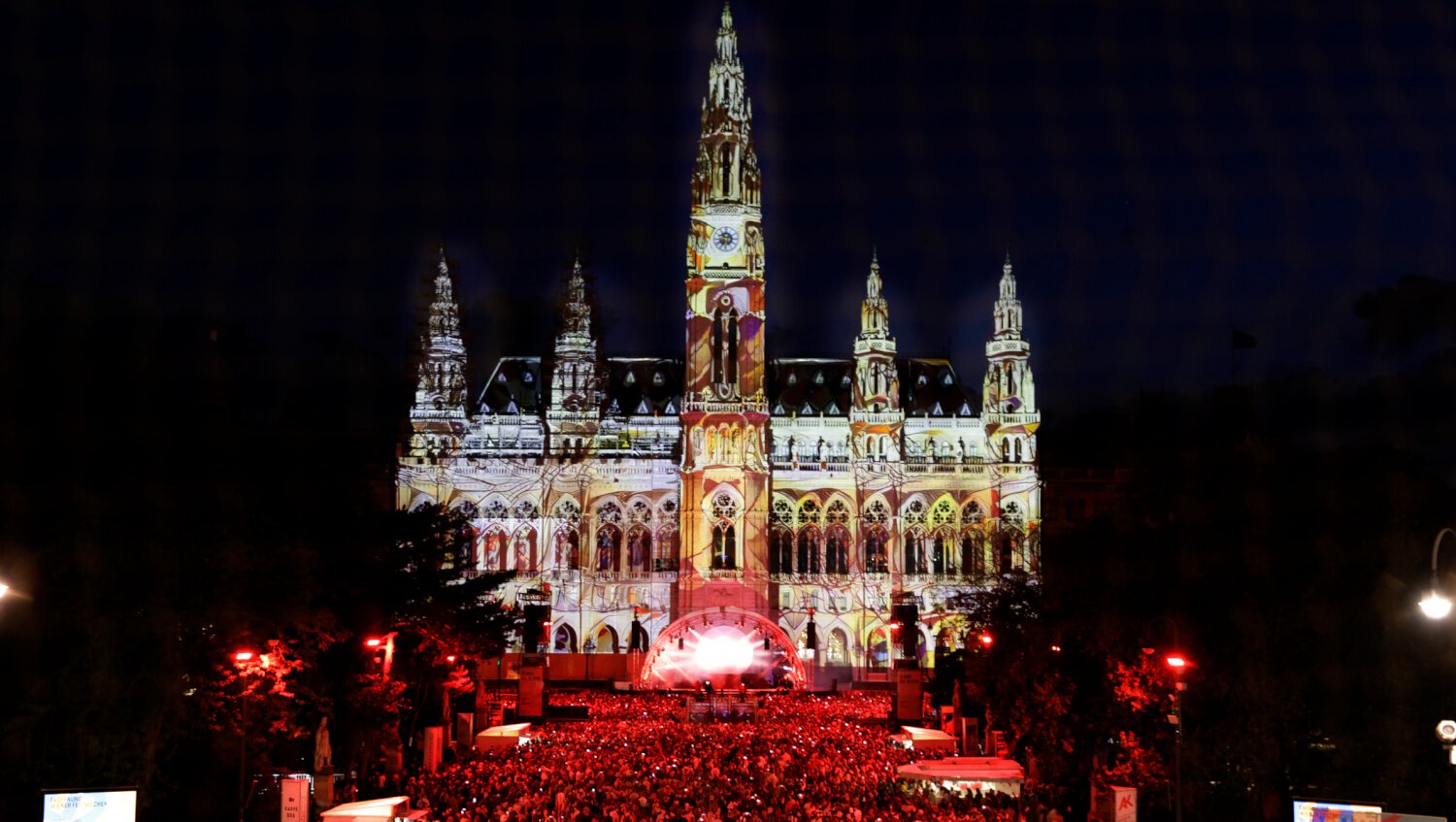 Die Eröffnung der „Wiener Festwochen“ am 12. Mai 2023 vor der stimmungsvollen Kulisse des Wiener Rathauses
