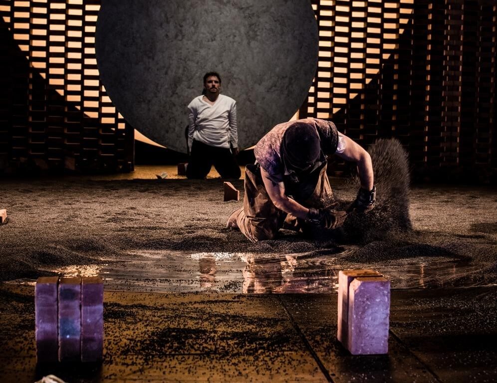 Szene aus "Yazdgerds Tod" am Schauspiel Köln
