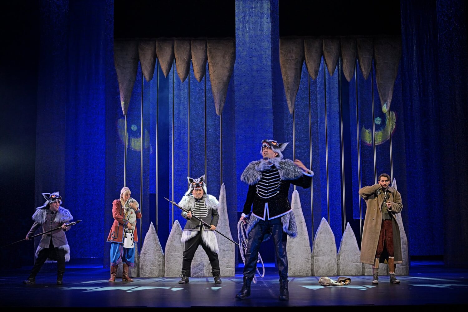 Szene aus der Uraufführung der Kinderoper "Der goldene Brunnen" am Pfalztheater Kaiserlautern
